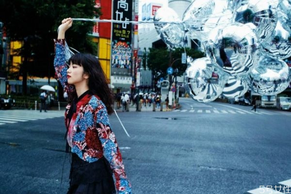 现任问你和前任的事情该怎么回答 现任问前任的事能说吗 现任男友不能释怀前任男友怎么办 在现任面前如何回答关于前任的